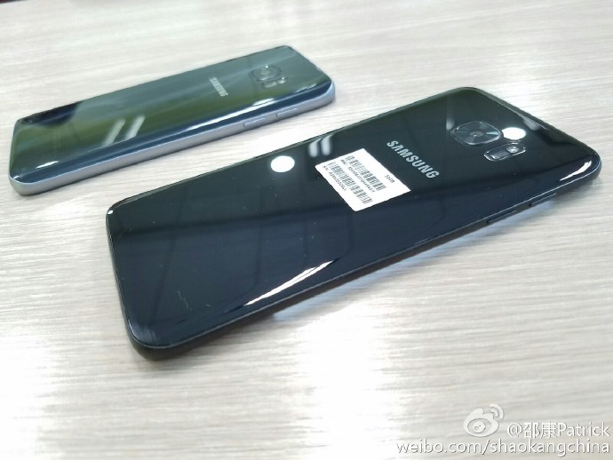 s7-edge-glossy-black-1 s7-edge-glossy-black-1