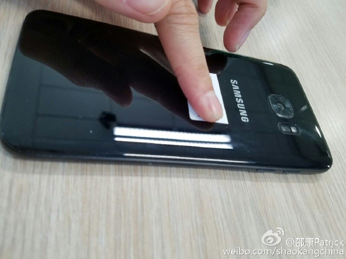 s7-edge-glossy-black-2 s7-edge-glossy-black-2