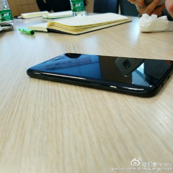 s7-edge-glossy-black-6 s7-edge-glossy-black-6