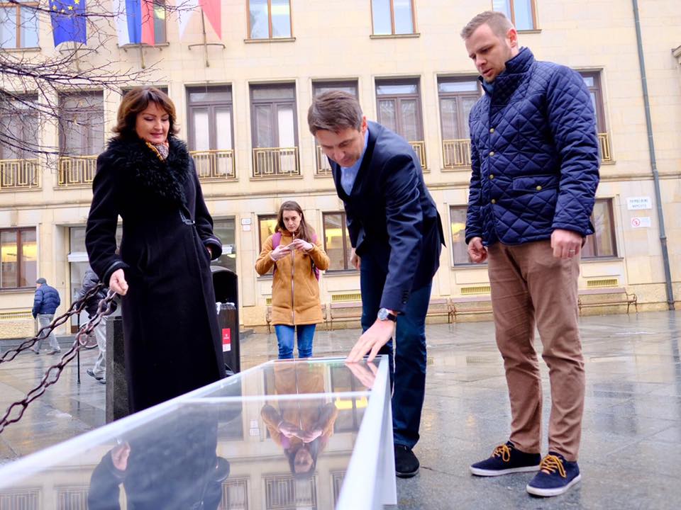 Bratislava inteligentni lavicka 4 Bratislava inteligentni lavicka 4