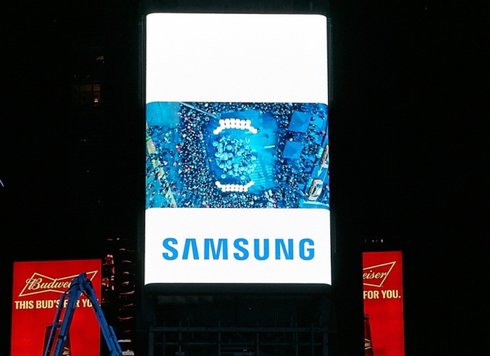 s8-times-square-6 s8-times-square-6