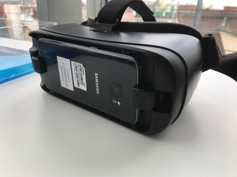 Gear VR remote 9 Gear VR remote 9