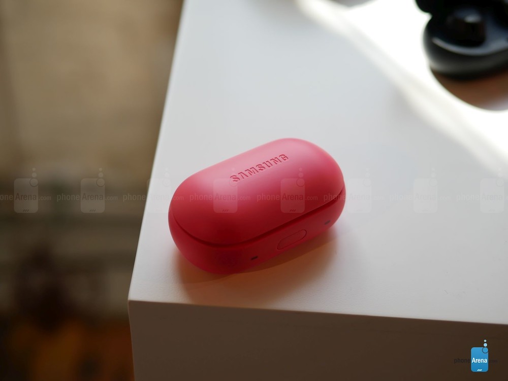 Samsung Gear IconX 2 red gray 8 Samsung Gear IconX 2 red gray 8