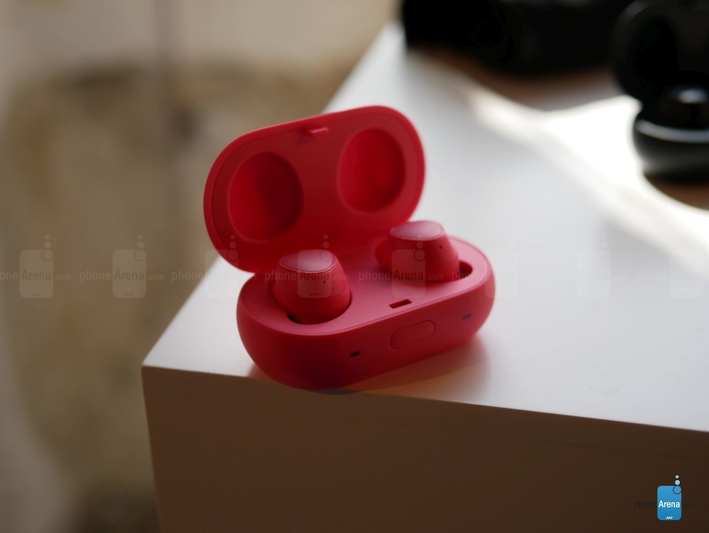 Samsung Gear IconX 2 red gray 9 Samsung Gear IconX 2 red gray 9