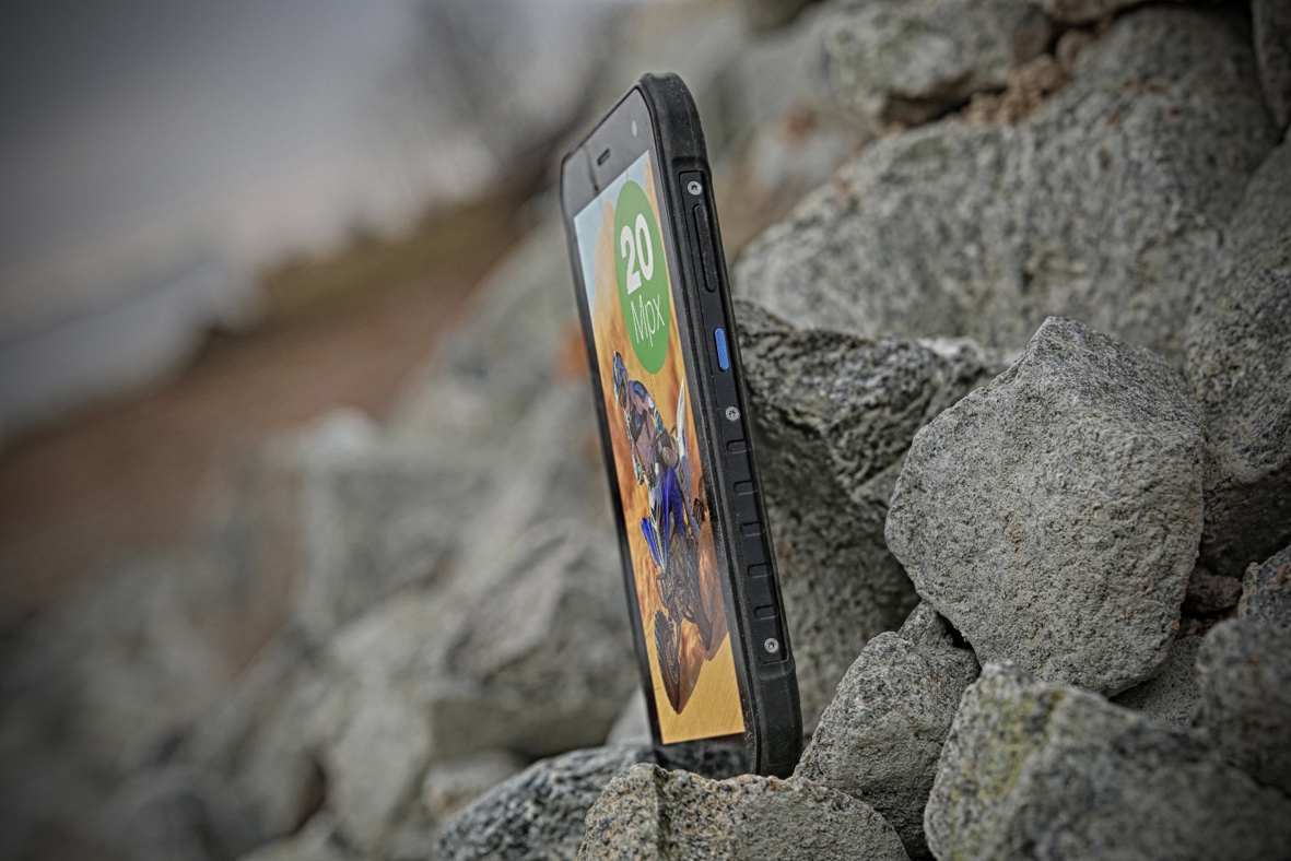 EVOLVEO_StrongPhone_G8_image_1 EVOLVEO_StrongPhone_G8_image_1