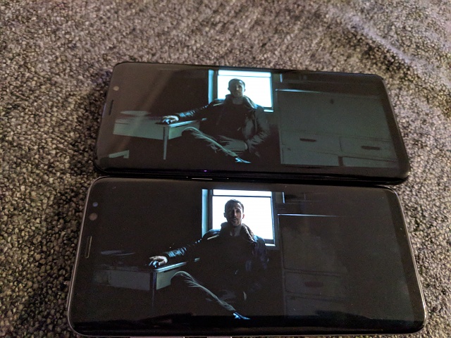 Black-crush-and-gradient-branding-issue-on-Galaxy-S9-and-S9-1