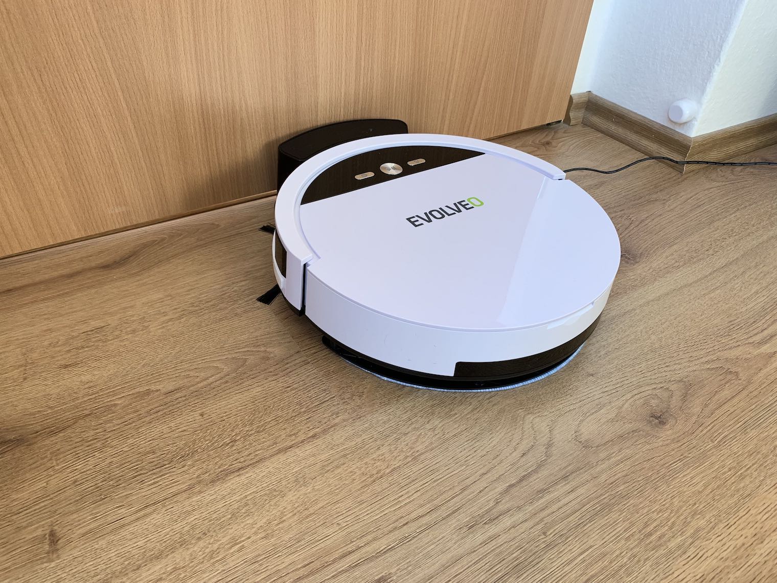 Roboticky vysavač Evolveo RoboTrex H6 10 Roboticky vysavač Evolveo RoboTrex H6 10