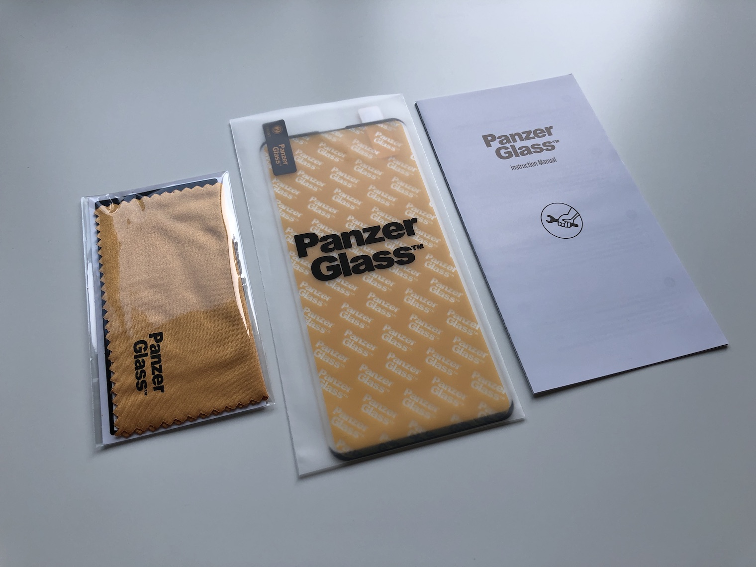 PanzerGlass Premium Galaxy S10 baleni 1