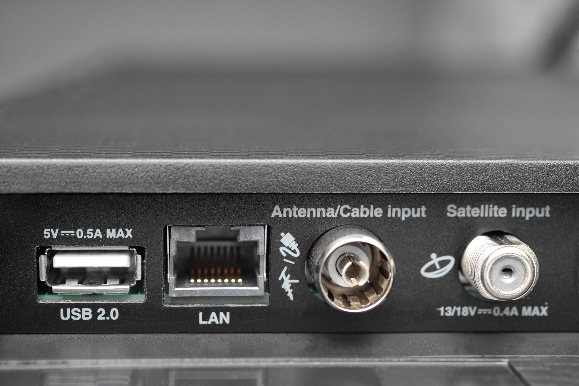 TCL ES580 detail konektory