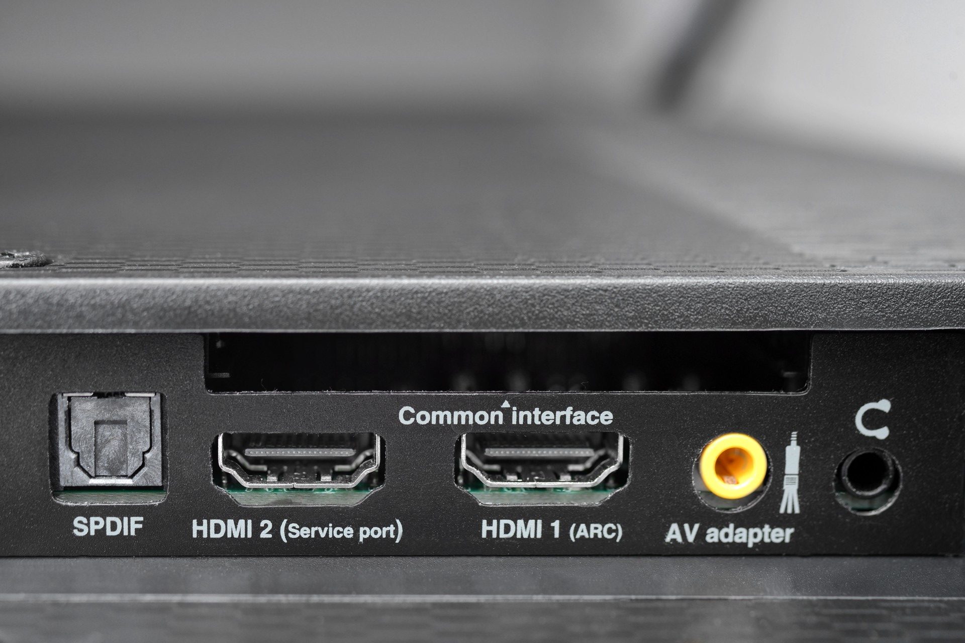 TCL ES580 detail konektory 2