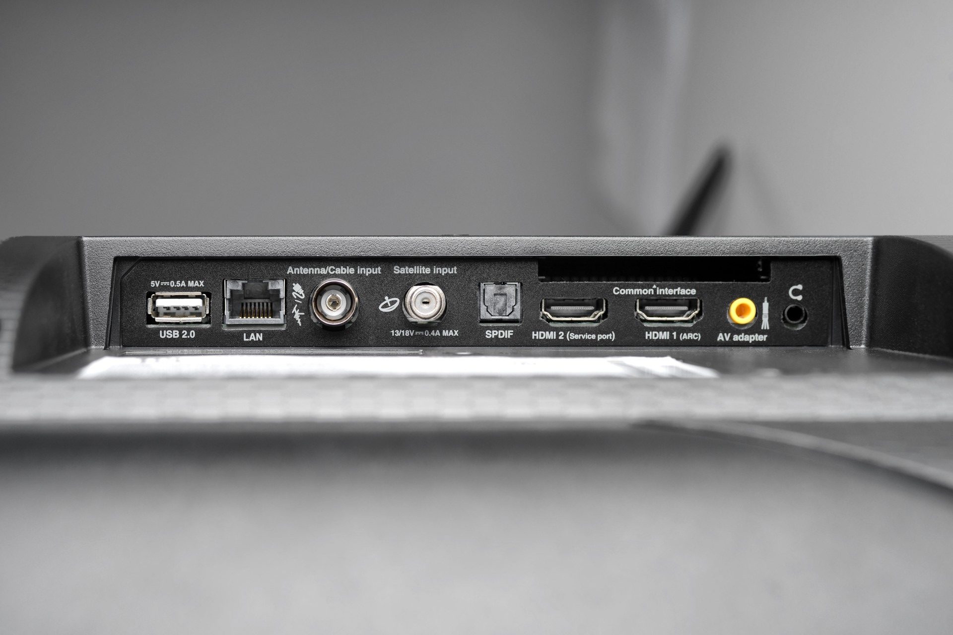 TCL ES580 detail konektory 3