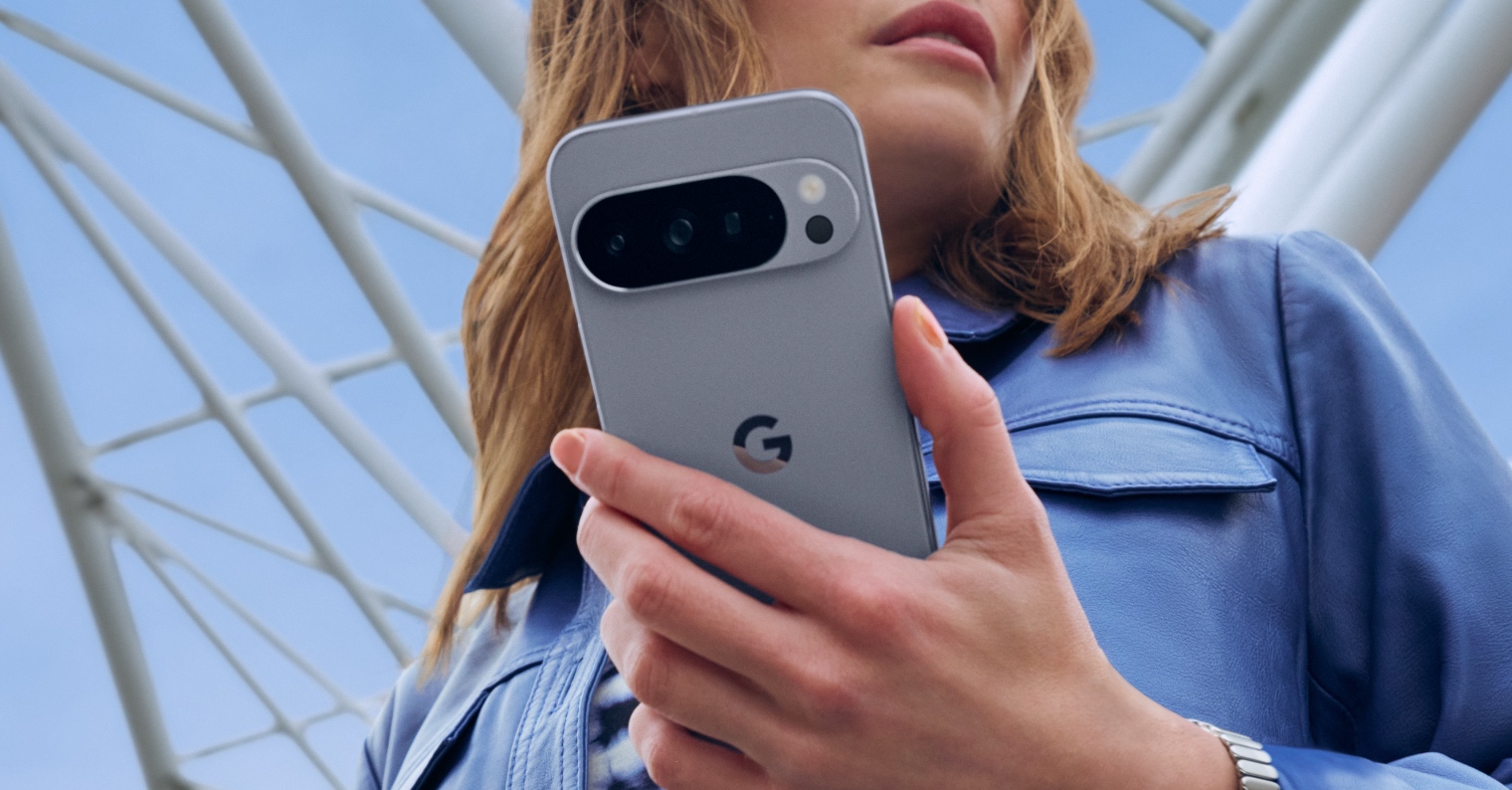 1520_794_Google_Pixel_10_Pro_in_hand 1520 794 Google Pixel 10 Pro in hand