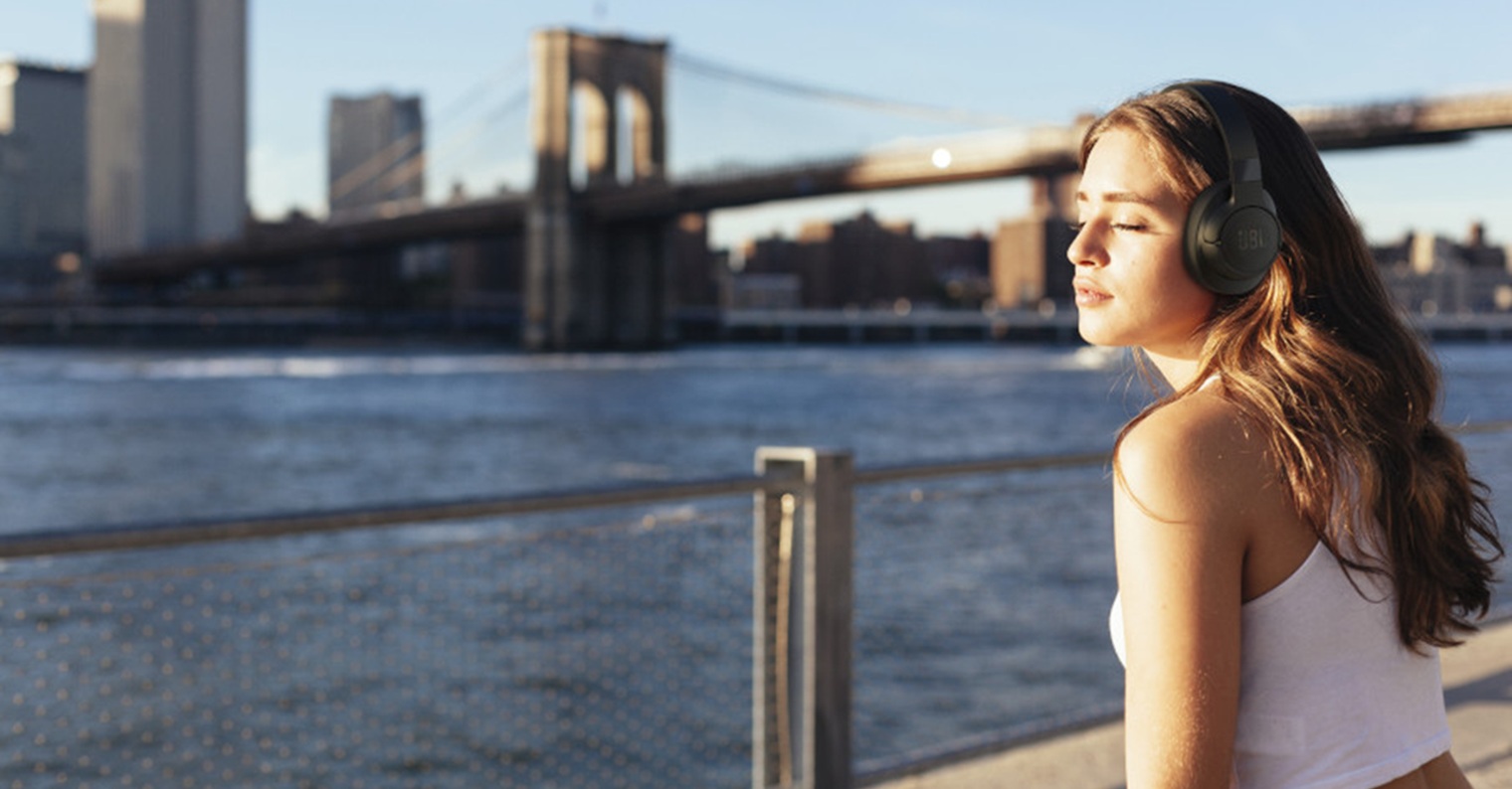 Brunette Enjoying The Sun In Brooklyn Overlooking Manhattan Skyline Brunette Enjoying The Sun In Brooklyn Overlooking Manhattan Skyline