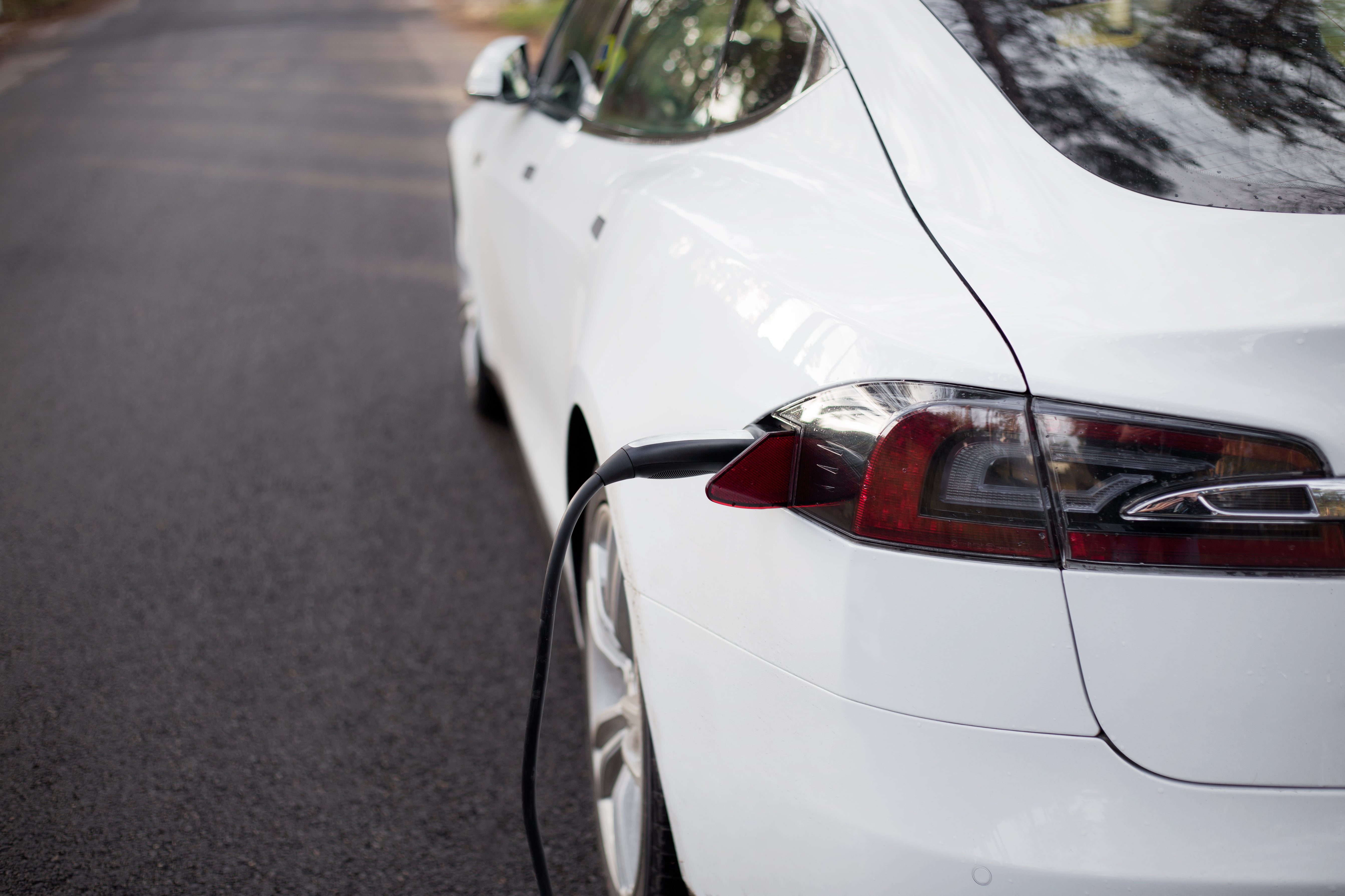 Tesla z najhoršieho vonku Tesla z najhoršieho vonku