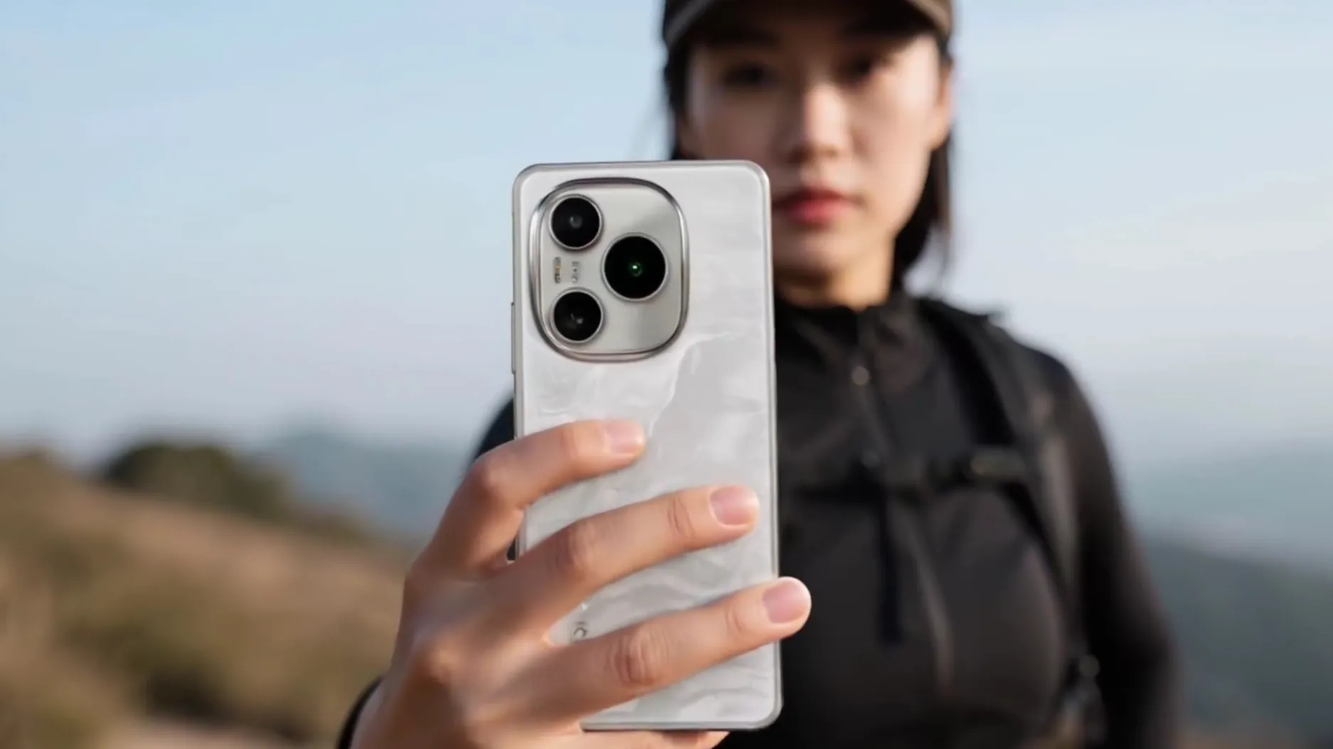 HONOR Power rear cover official.jpg