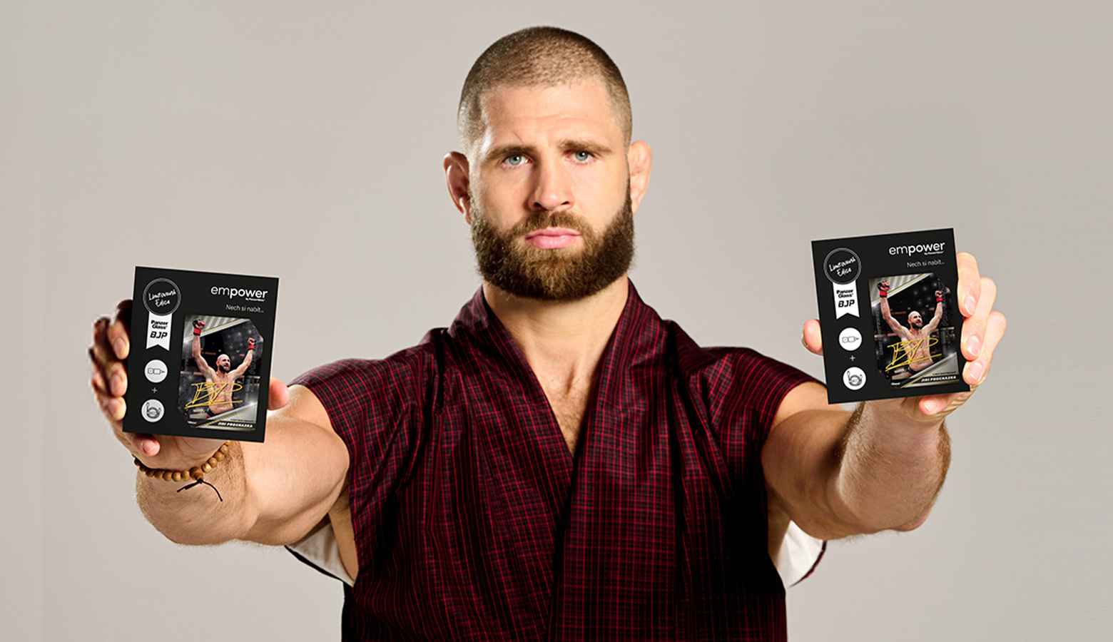 1560 900 panzerglass