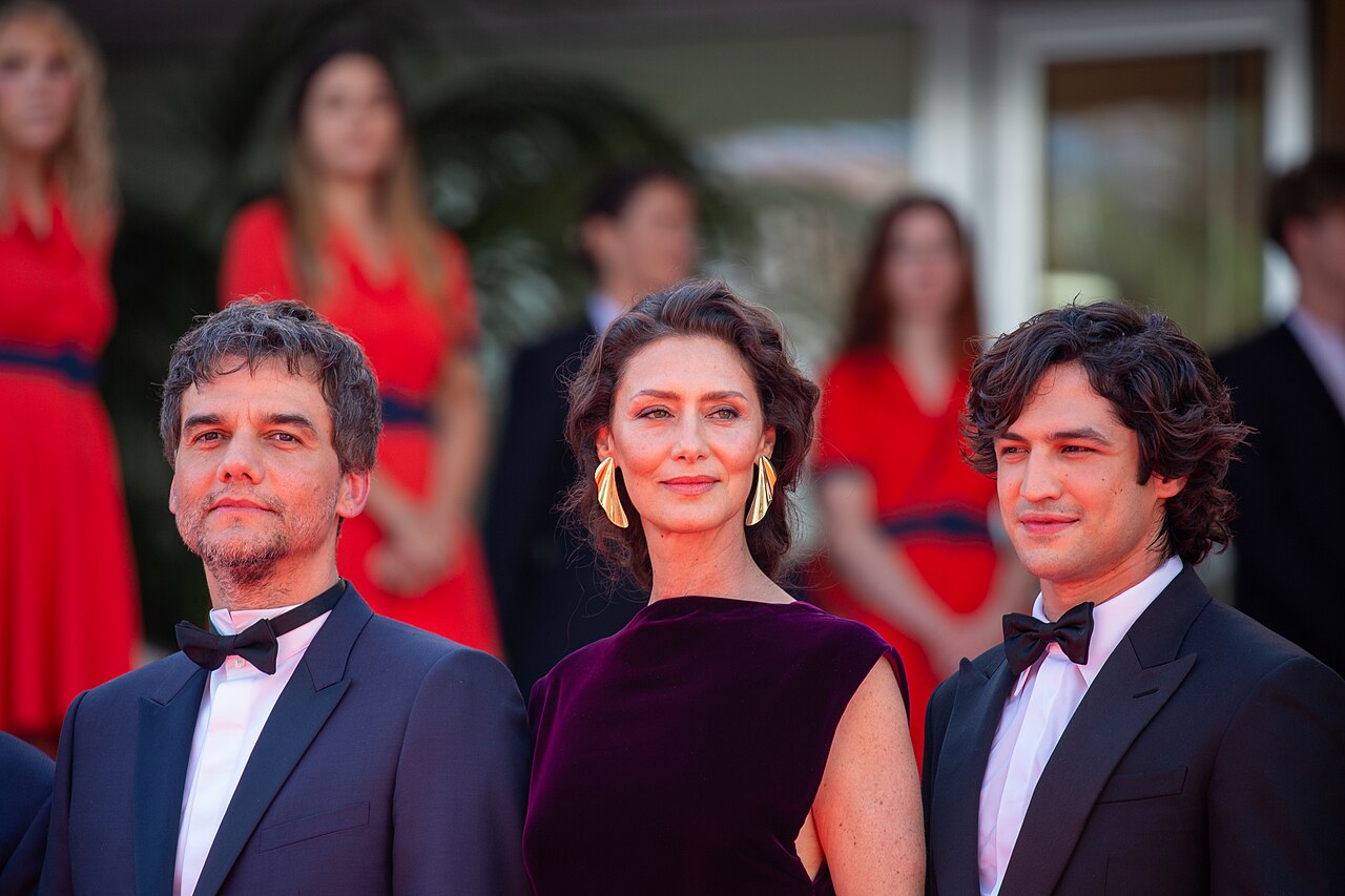 1280px Wagner Moura, Maria Fernanda Cândido, and Gabriel Leone at 2025 Cannes Red Carpet for O Agente Secreto