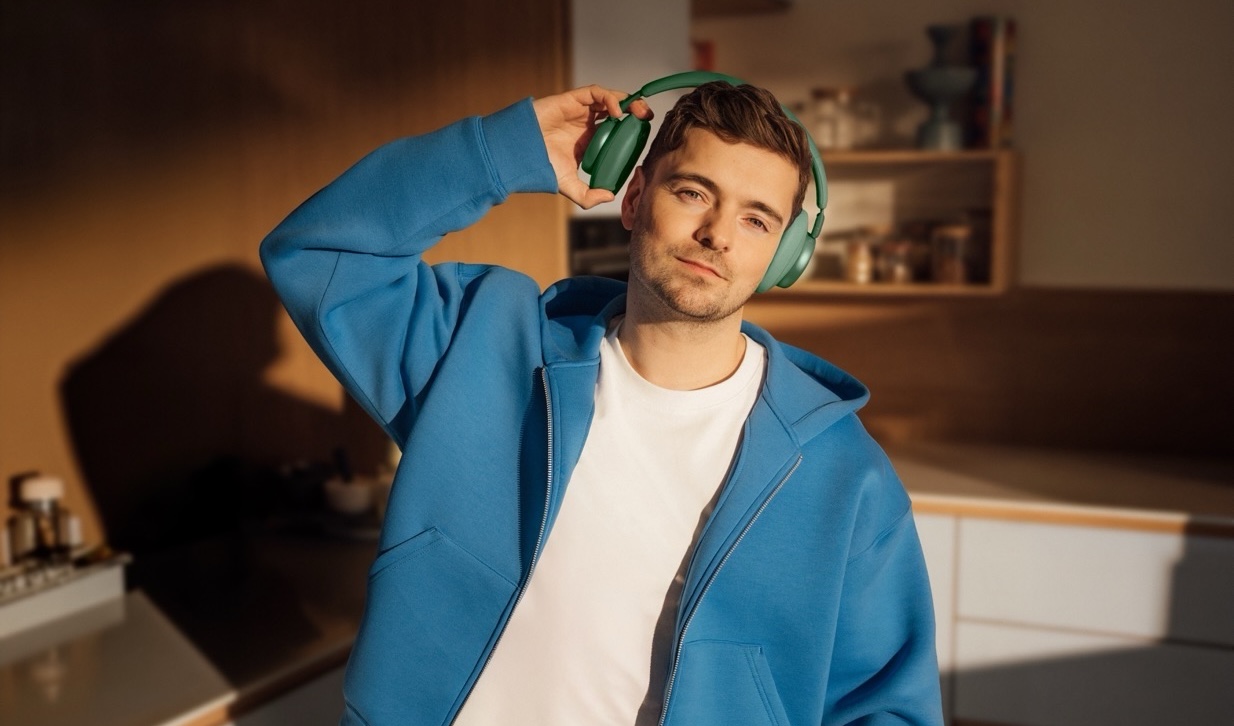 LS JBL LIVE Headphones Global Headphones Campaign MG RGB ve velké velikosti ve velké velikosti